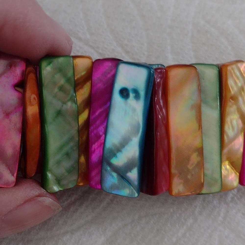 Abalone shell multi colored dyed stretch bracelet. 1.25" w. Boho - Picture 3 of 6
